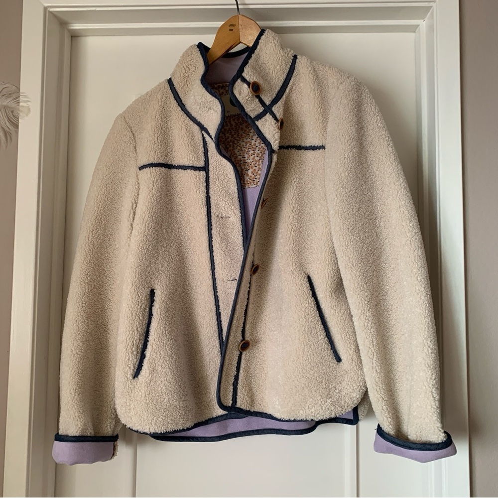💟 Cream Sherpa Jacket with Navy Trim, Lavender Lining